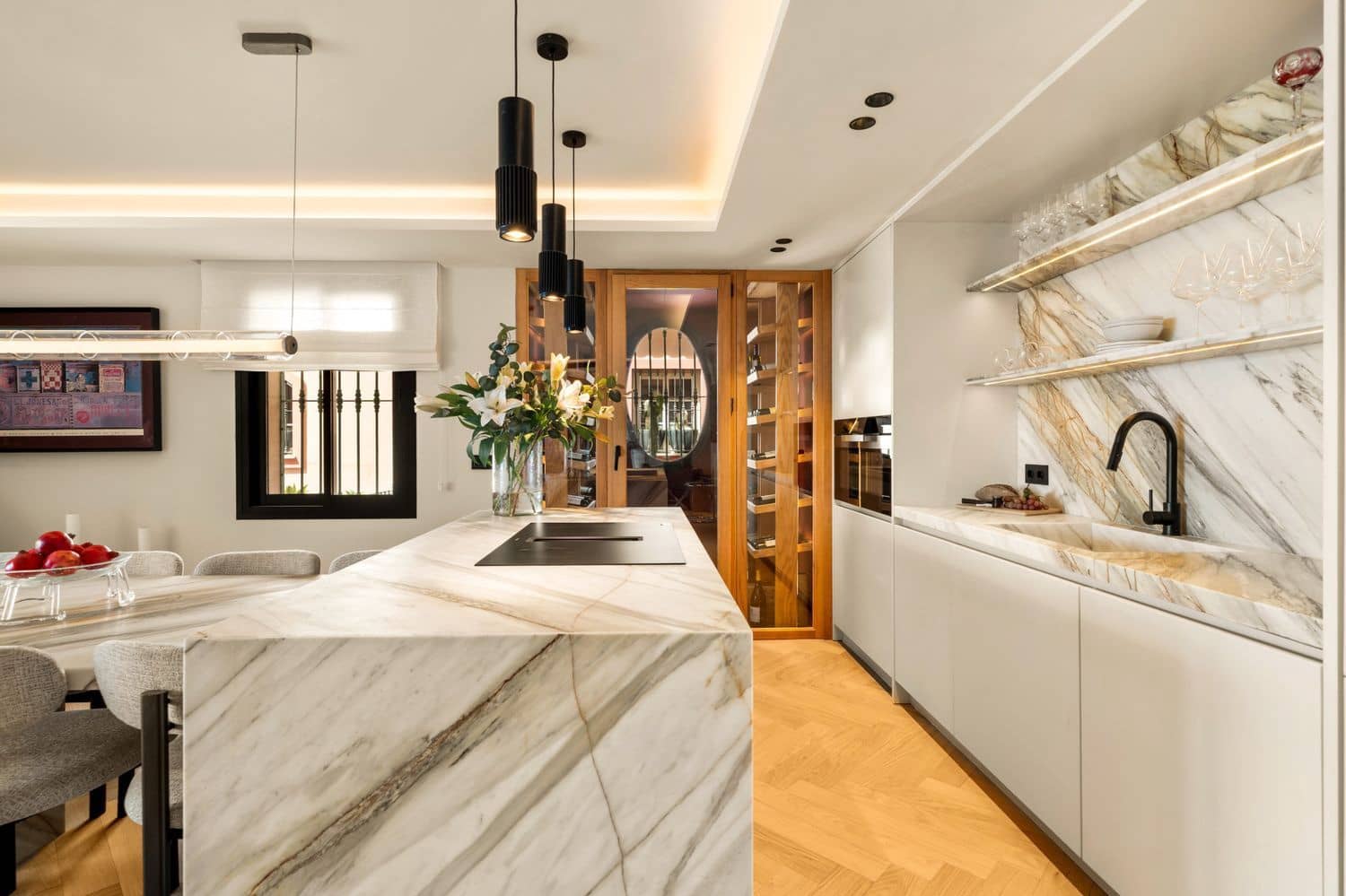 4 bedroom Apartment for sale in La Quinta with pool garage - € 1,595,000 (Ref: 10162116)