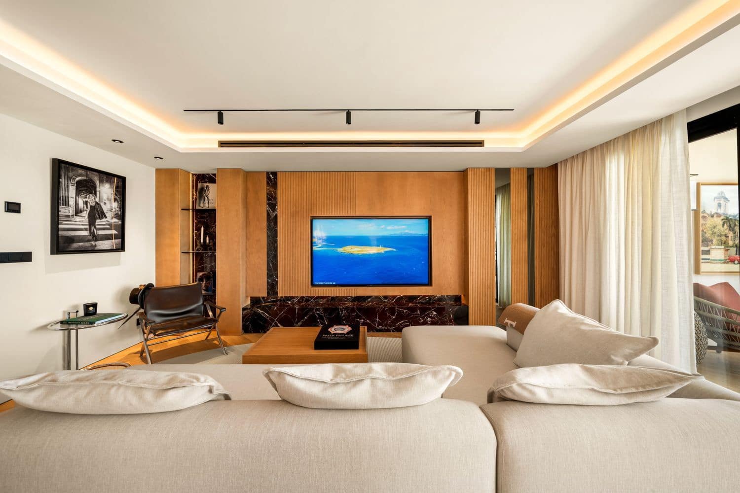 4 bedroom Apartment for sale in La Quinta with pool garage - € 1,595,000 (Ref: 10162116)