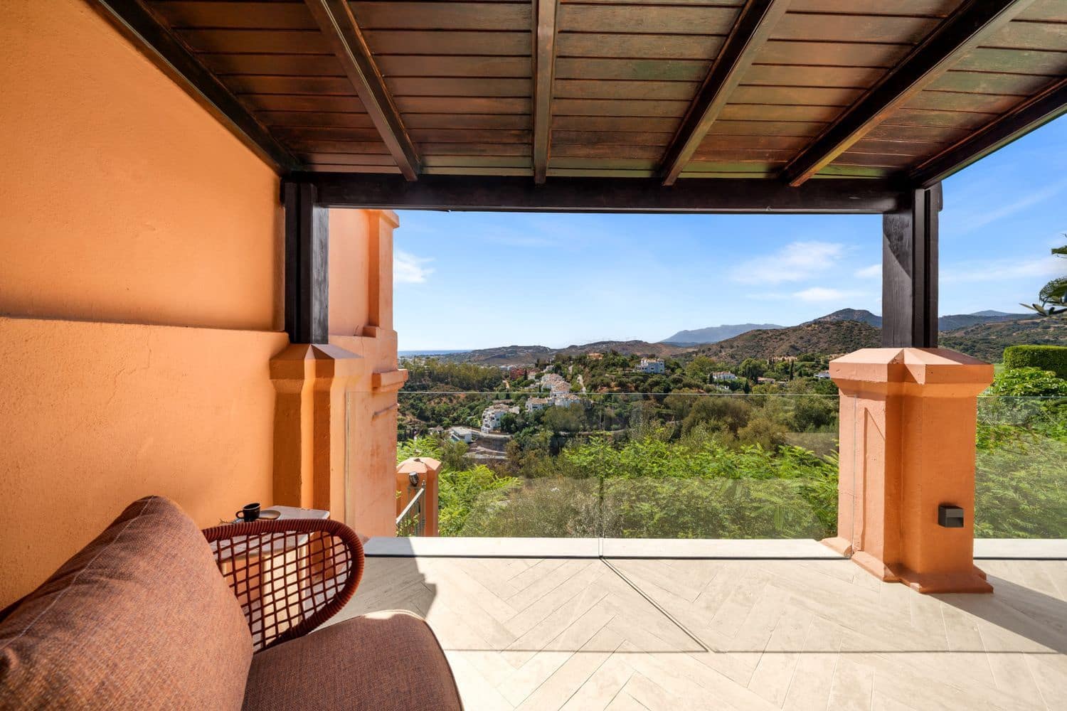 4 bedroom Apartment for sale in La Quinta with pool garage - € 1,595,000 (Ref: 10162116)