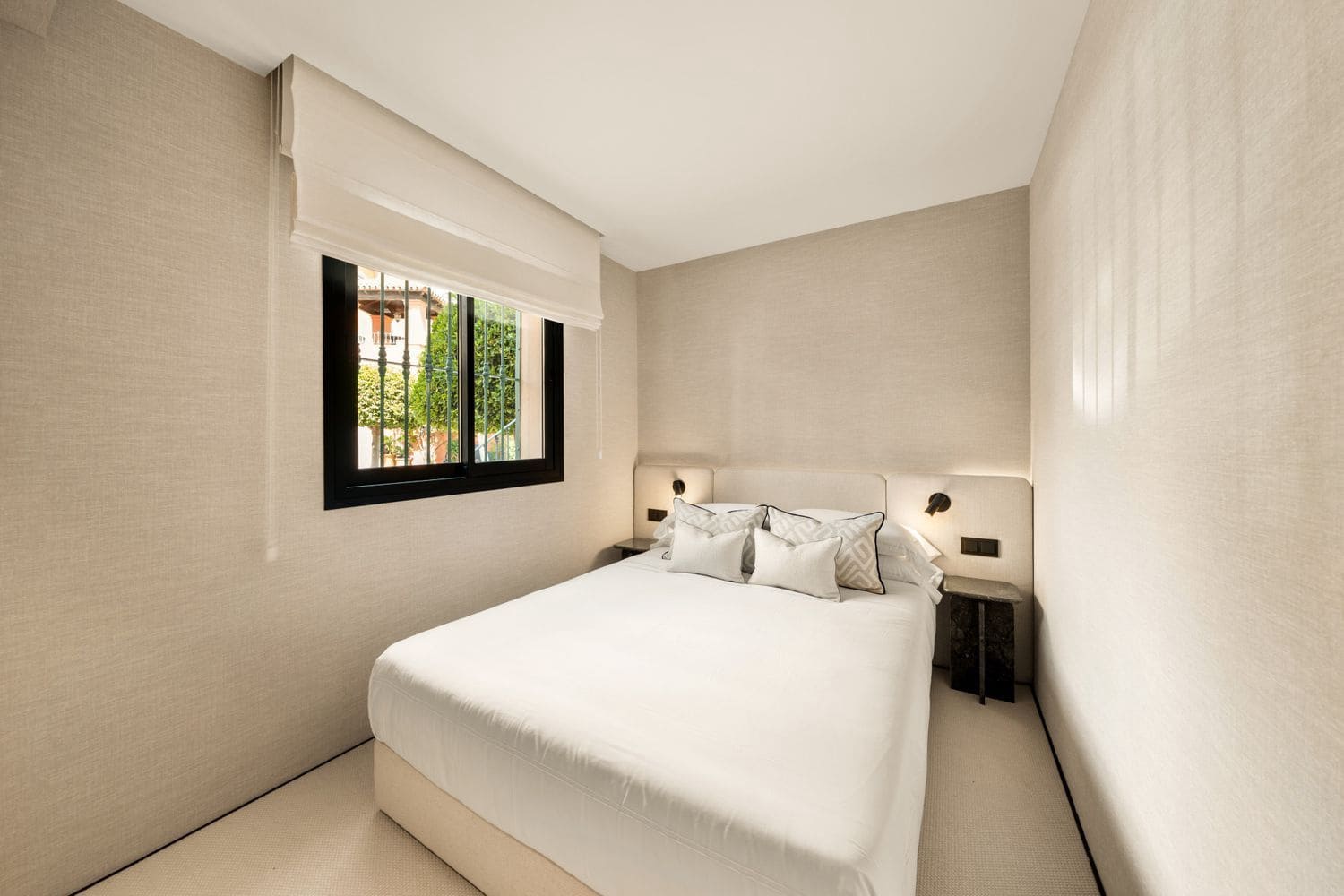 4 bedroom Apartment for sale in La Quinta with pool garage - € 1,595,000 (Ref: 10162116)