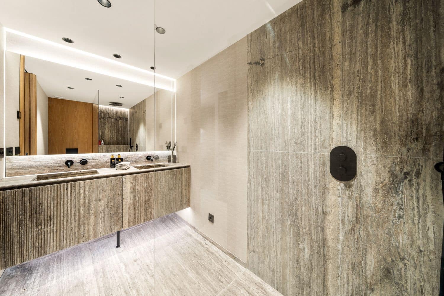 4 bedroom Apartment for sale in La Quinta with pool garage - € 1,595,000 (Ref: 10162116)