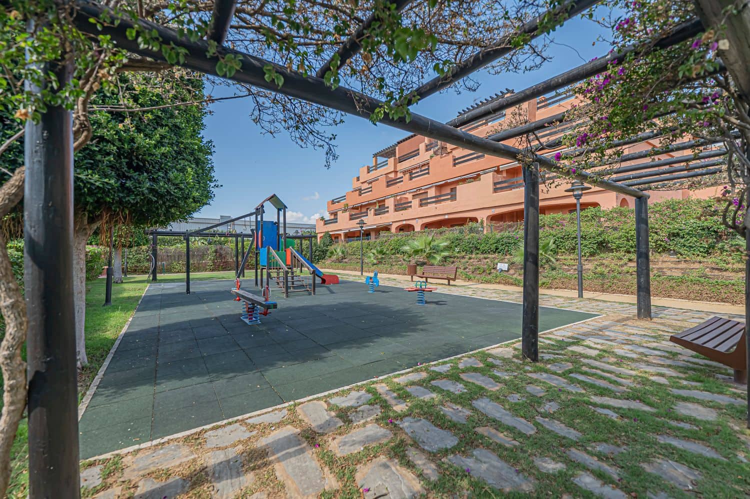 2 soverom Leilighet til salgs i New Golden Mile med svømmebasseng garasje - € 730 000 (Ref: 10162118)