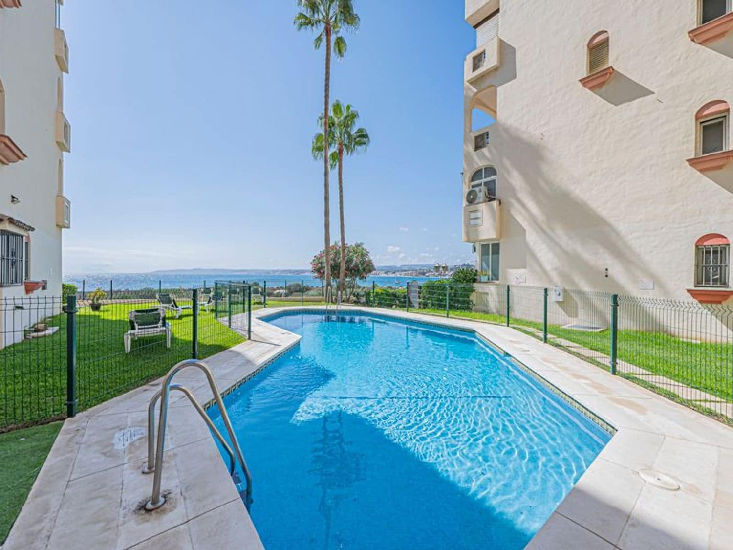 2 quarto Apartamento para venda em Estepona com piscina garagem - 379 000 € (Ref: 10162119)