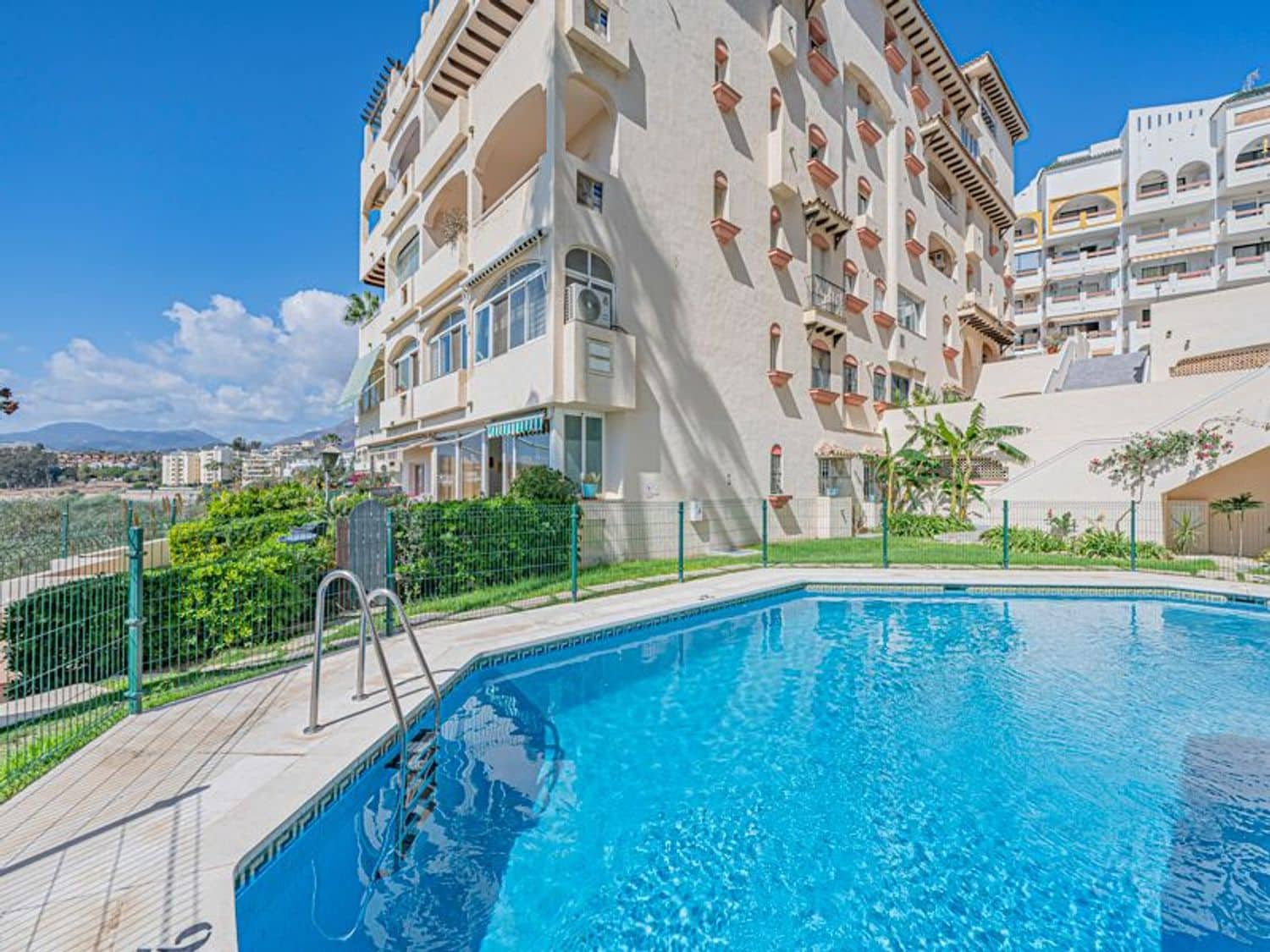 2 quarto Apartamento para venda em Estepona com piscina garagem - 379 000 € (Ref: 10162119)