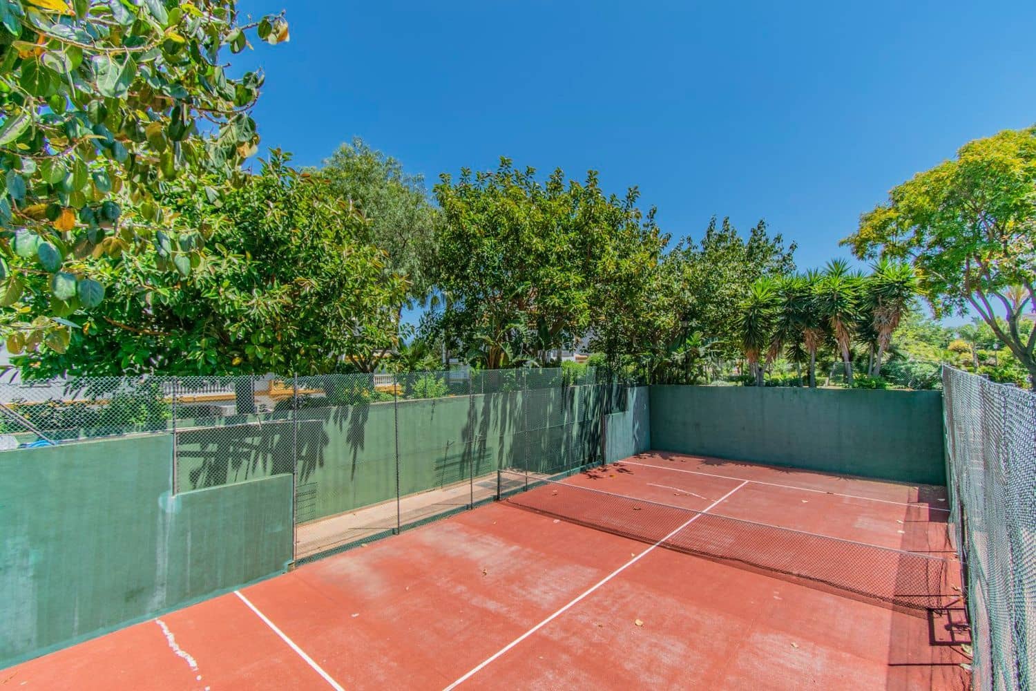 2 slaapkamer Appartement te koop in Nueva Andalucia met zwembad garage - € 390.000 (Ref: 8204965)