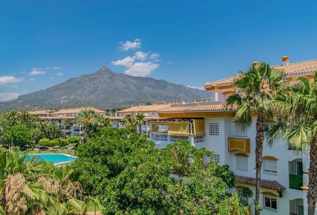 2 slaapkamer Appartement te koop in La Dama de Noche - La Alzambra, Marbella met zwembad garage - € 390.000 (Ref: 8204965)