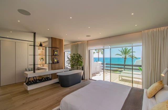 4 sypialnia Dom na sprzedaż w Lomas De Marbella, Marbella z basenem garażem - 5 460 000 € (Ref: 8204975)