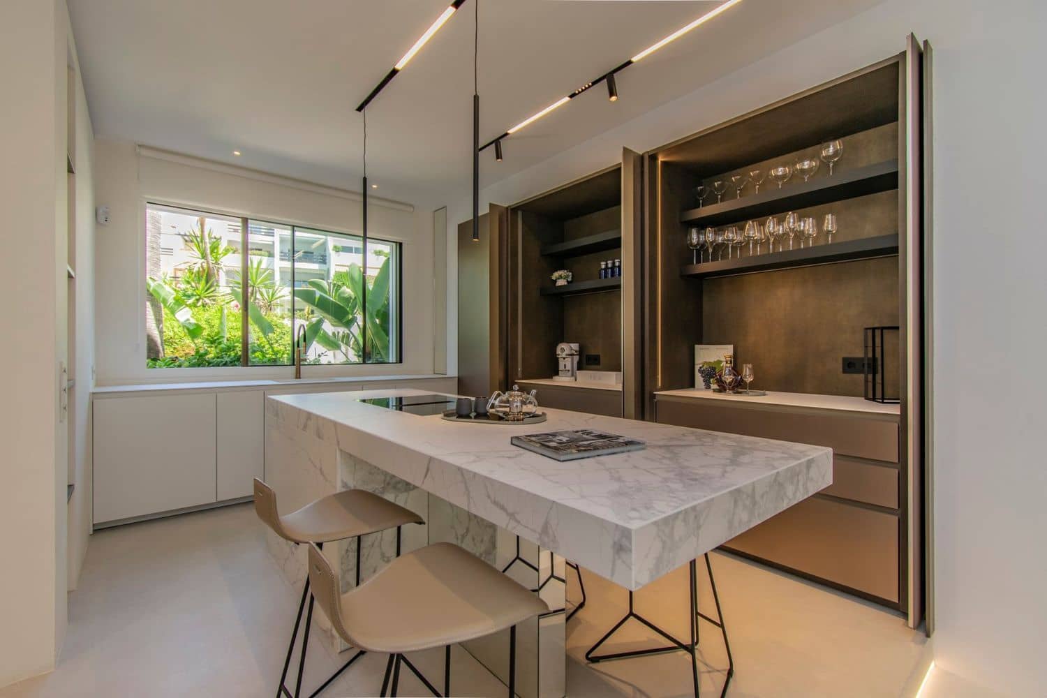 4 sypialnia Dom na sprzedaż w Marbella z basenem garażem - 5 460 000 € (Ref: 8204975)