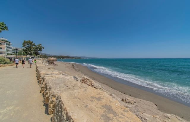 4 sypialnia Dom na sprzedaż w Lomas De Marbella, Marbella z basenem garażem - 5 460 000 € (Ref: 8204975)