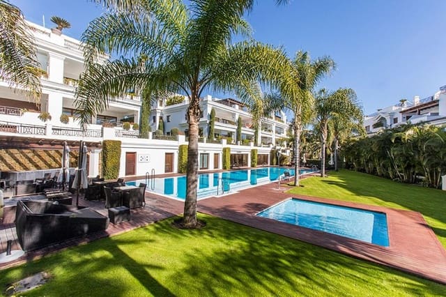 Apartamento de 2 habitaciones en Seghers, Estepona en venta con piscina garaje - 1.150.000 € (Ref: 8204990)