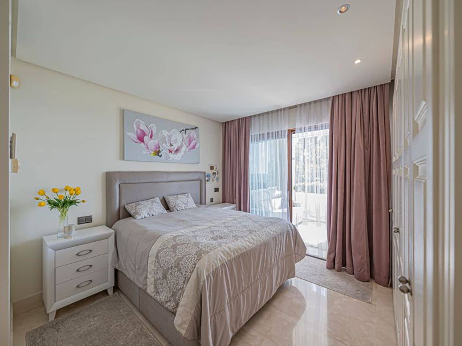 Apartamento de 2 habitaciones en Estepona en venta con piscina garaje - 1.150.000 € (Ref: 8204990)