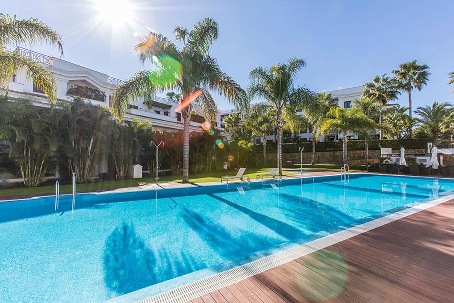 Apartamento de 2 habitaciones en Estepona en venta con piscina garaje - 1.150.000 € (Ref: 8204990)