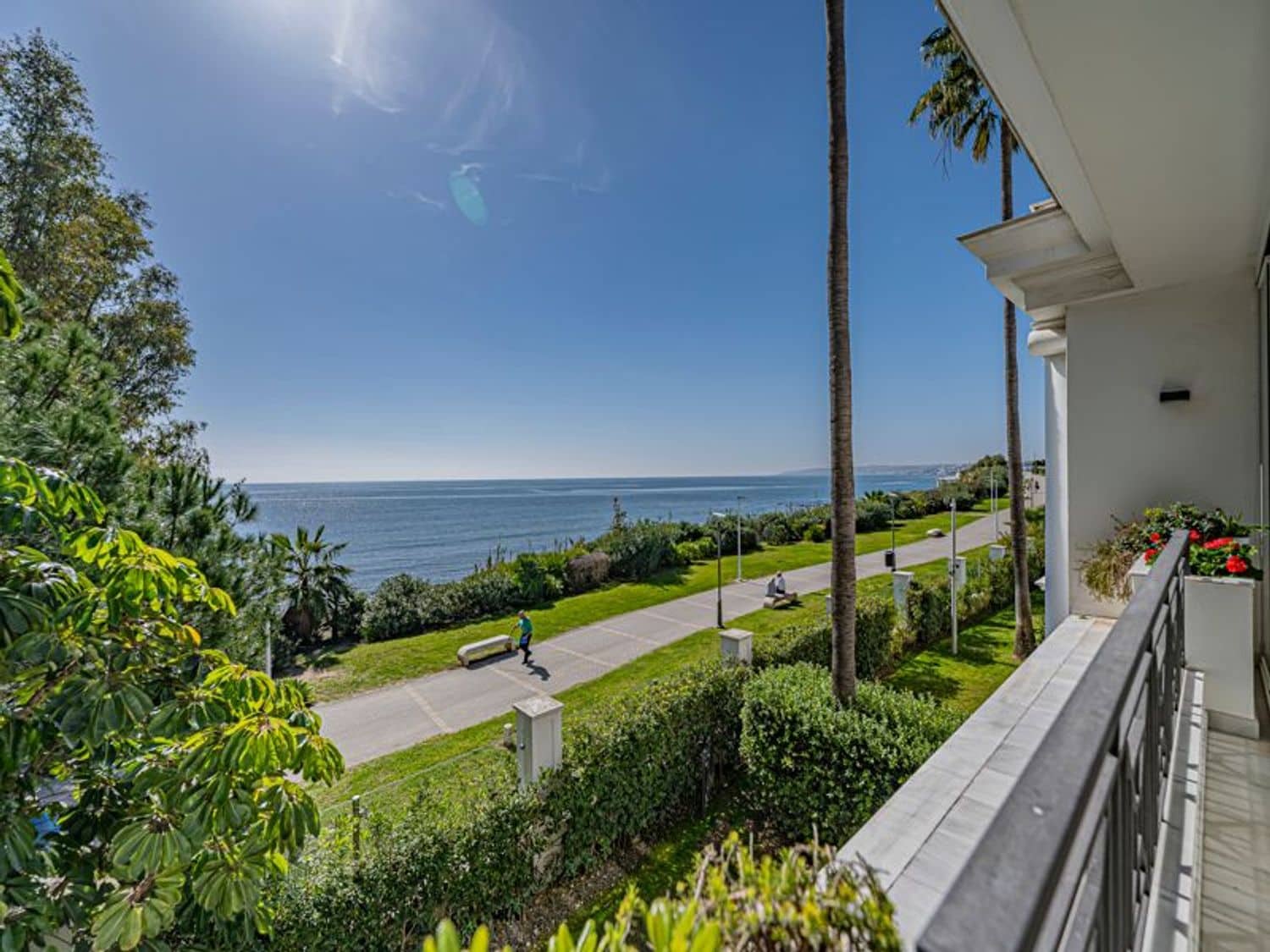 Apartamento de 2 habitaciones en Estepona en venta con piscina garaje - 1.150.000 € (Ref: 8204990)