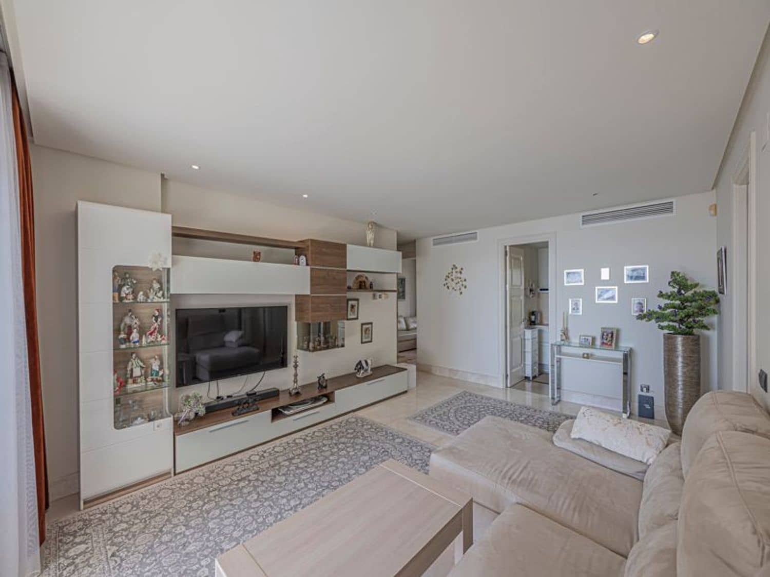 Apartamento de 2 habitaciones en Estepona en venta con piscina garaje - 1.150.000 € (Ref: 8204990)