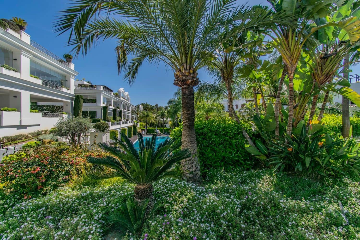 Apartamento de 2 habitaciones en Estepona en venta con piscina garaje - 1.150.000 € (Ref: 8204990)