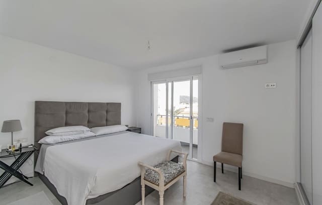 3 soveværelse Lejlighed til salg i San Pedro de Alcántara Pueblo, Marbella med garage - € 640.000 (Ref: 8204997)