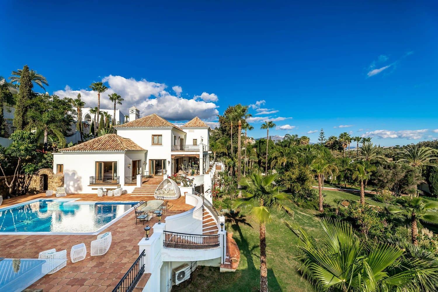 16 bedroom Villa for sale in New Golden Mile with pool garage - € 13,950,000 (Ref: 8205072)
