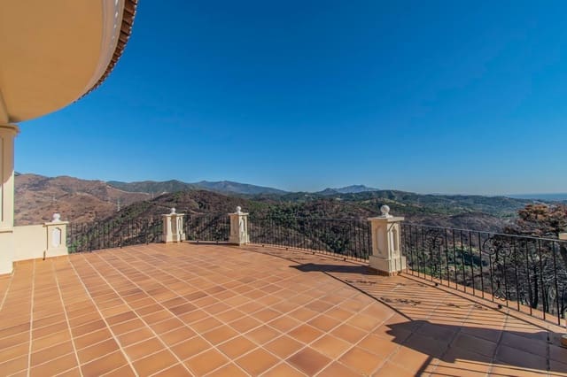 7 quarto Casa em Banda para venda em Altos de Estepona, Estepona com piscina garagem - 2 300 000 € (Ref: 8247091)