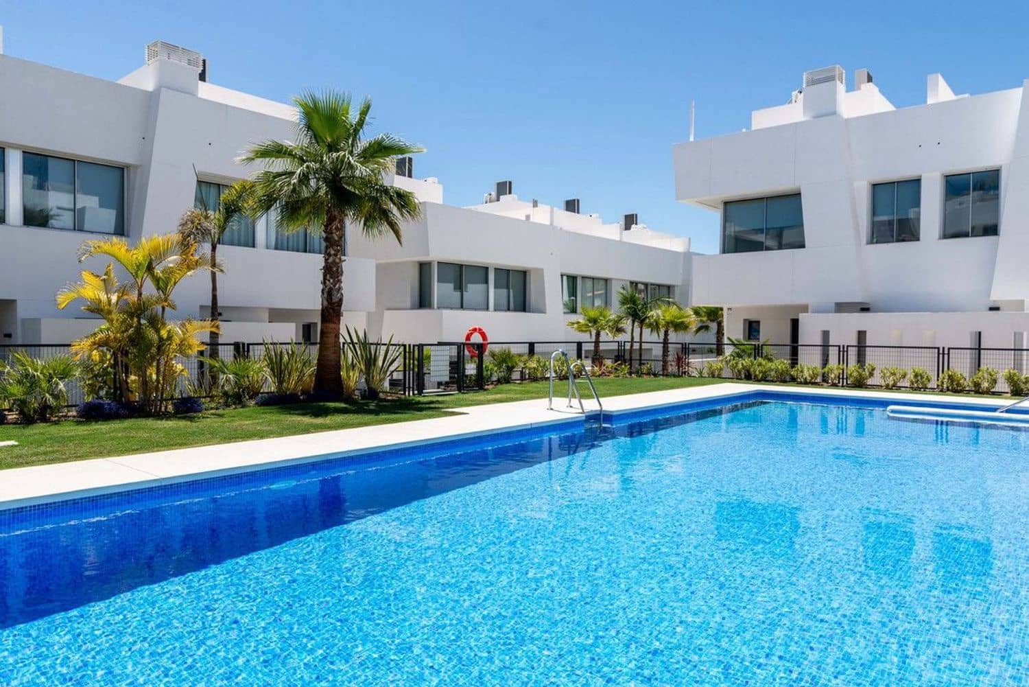 4 bedroom Townhouse for sale in Rio Real with pool garage - € 1,250,000 (Ref: 8307154)