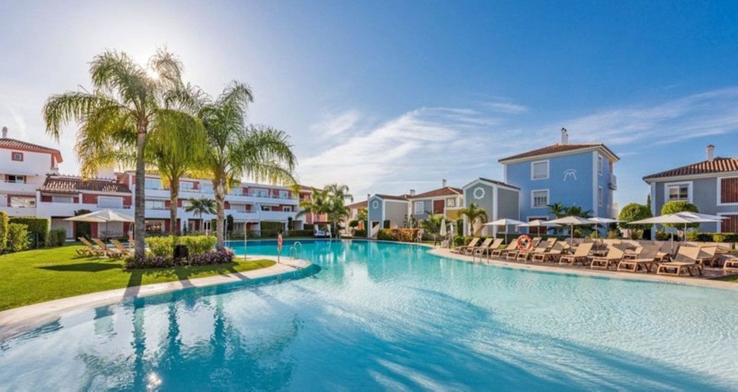 2 soverom Leilighet til salgs i New Golden Mile med svømmebasseng garasje - € 360 000 (Ref: 8307159)