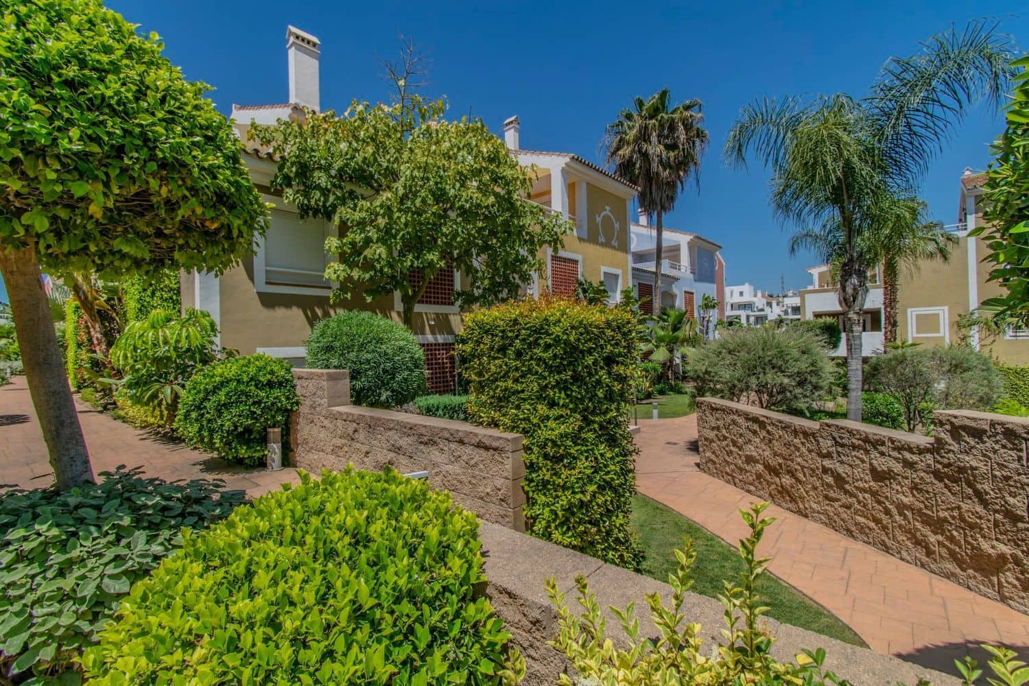 2 soverom Leilighet til salgs i New Golden Mile med svømmebasseng garasje - € 360 000 (Ref: 8307159)