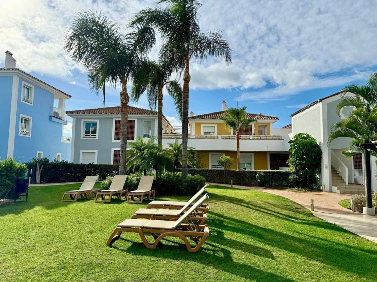 2 soverom Leilighet til salgs i New Golden Mile med svømmebasseng garasje - € 360 000 (Ref: 8307159)