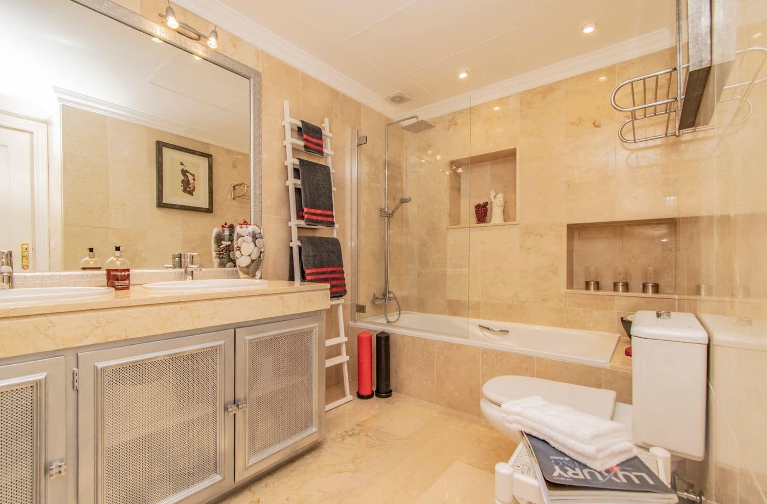 2 sypialnia Apartament na sprzedaż w Aloha Golf z basenem garażem - 585 000 € (Ref: 8318971)