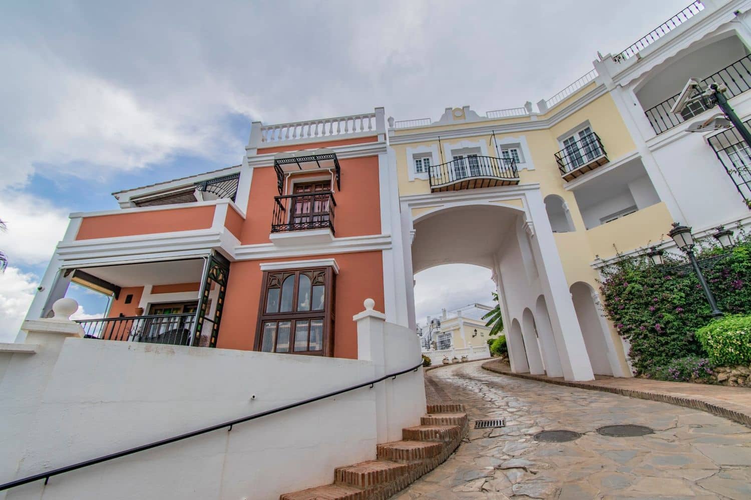 2 sypialnia Apartament na sprzedaż w Aloha Golf z basenem garażem - 585 000 € (Ref: 8318971)