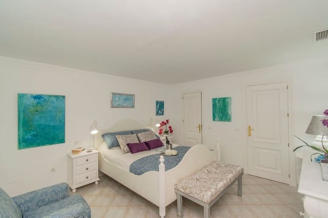 2 sypialnia Apartament na sprzedaż w Aloha Golf, Marbella z basenem garażem - 585 000 € (Ref: 8318971)