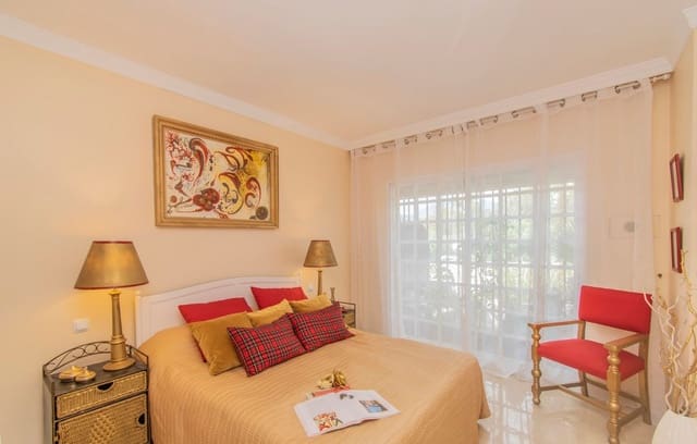 2 sypialnia Apartament na sprzedaż w Aloha Golf, Marbella z basenem garażem - 585 000 € (Ref: 8318971)