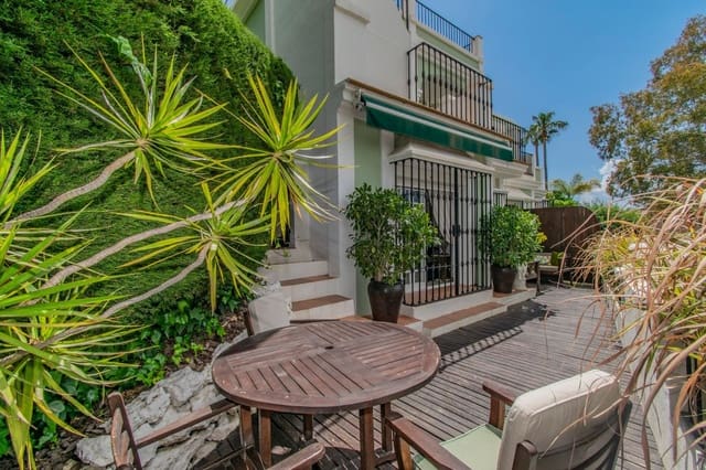 2 sypialnia Apartament na sprzedaż w Aloha Golf, Marbella z basenem garażem - 585 000 € (Ref: 8318971)