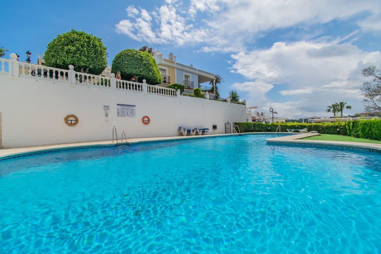 2 sypialnia Apartament na sprzedaż w Aloha Golf z basenem garażem - 585 000 € (Ref: 8318971)