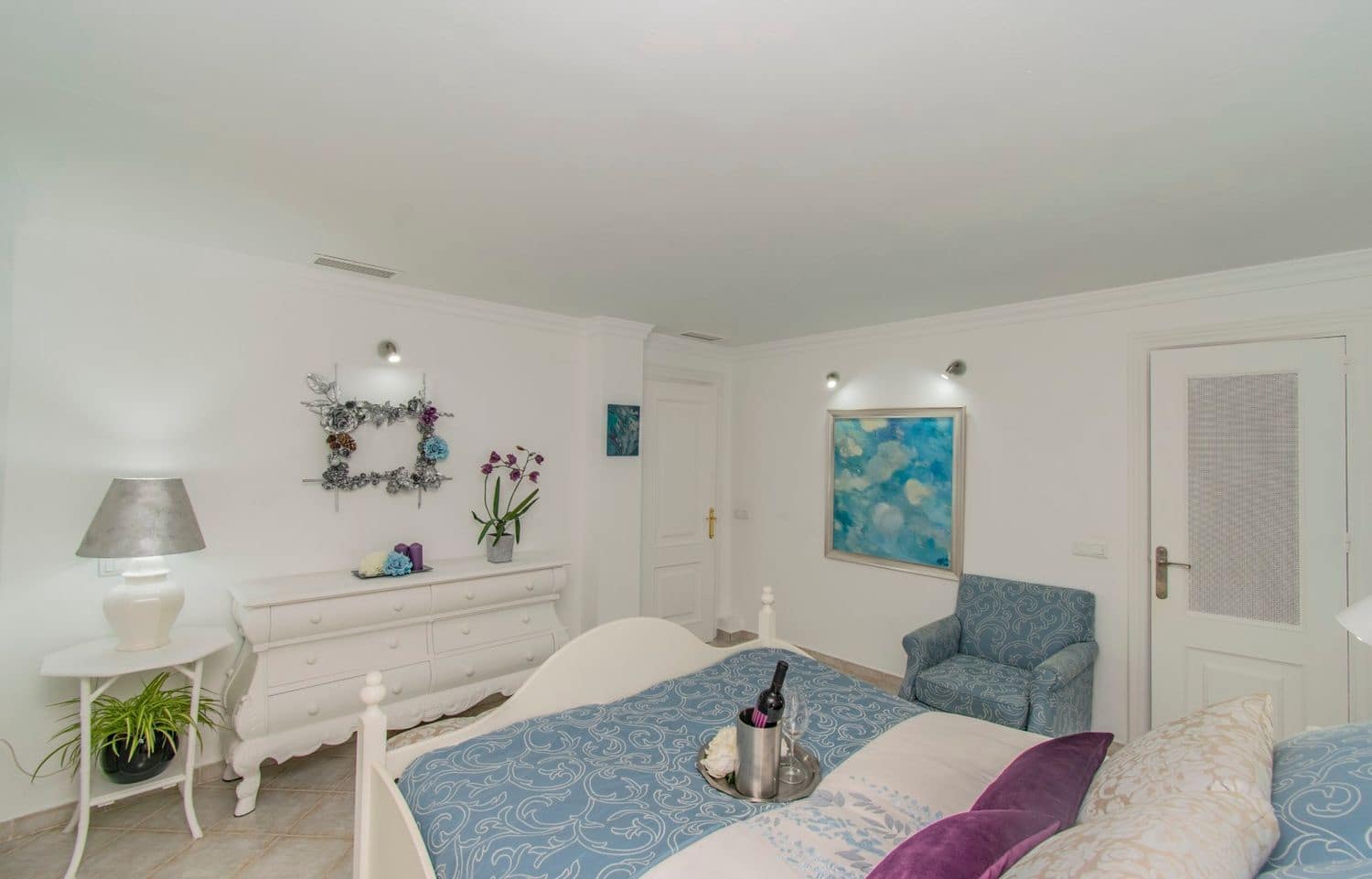 2 sypialnia Apartament na sprzedaż w Aloha Golf z basenem garażem - 585 000 € (Ref: 8318971)
