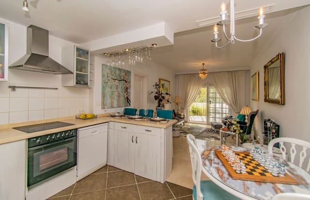 2 sypialnia Apartament na sprzedaż w Aloha Golf, Marbella z basenem garażem - 585 000 € (Ref: 8318971)