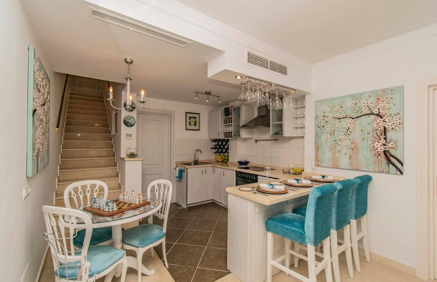 2 sypialnia Apartament na sprzedaż w Aloha Golf z basenem garażem - 585 000 € (Ref: 8318971)