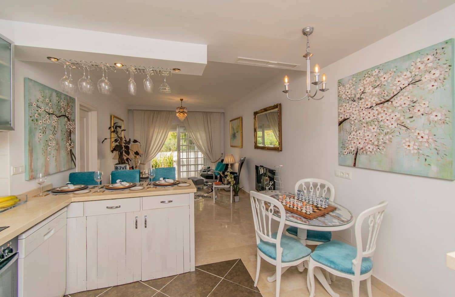 2 sypialnia Apartament na sprzedaż w Aloha Golf z basenem garażem - 585 000 € (Ref: 8318971)