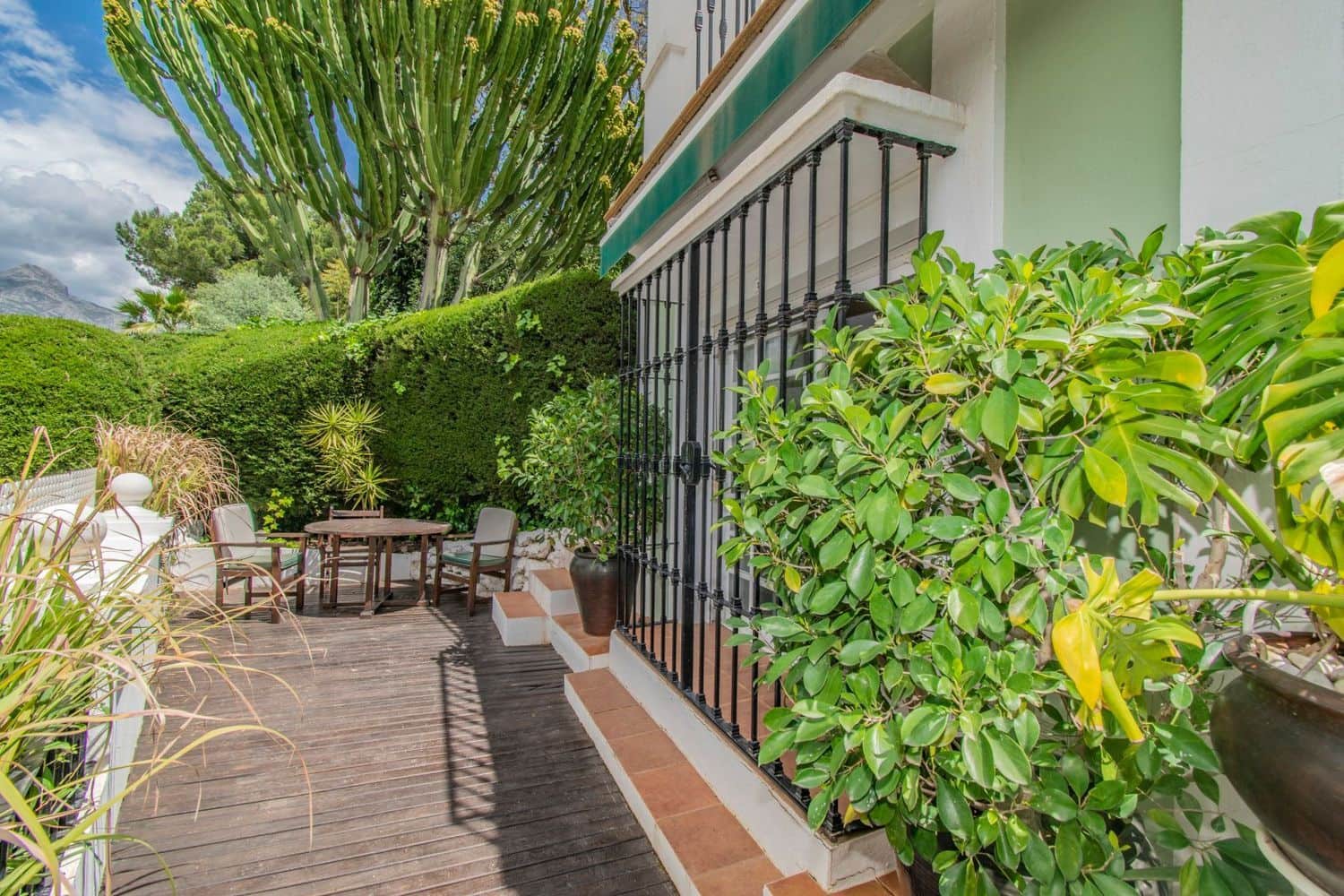 2 sypialnia Apartament na sprzedaż w Aloha Golf z basenem garażem - 585 000 € (Ref: 8318971)