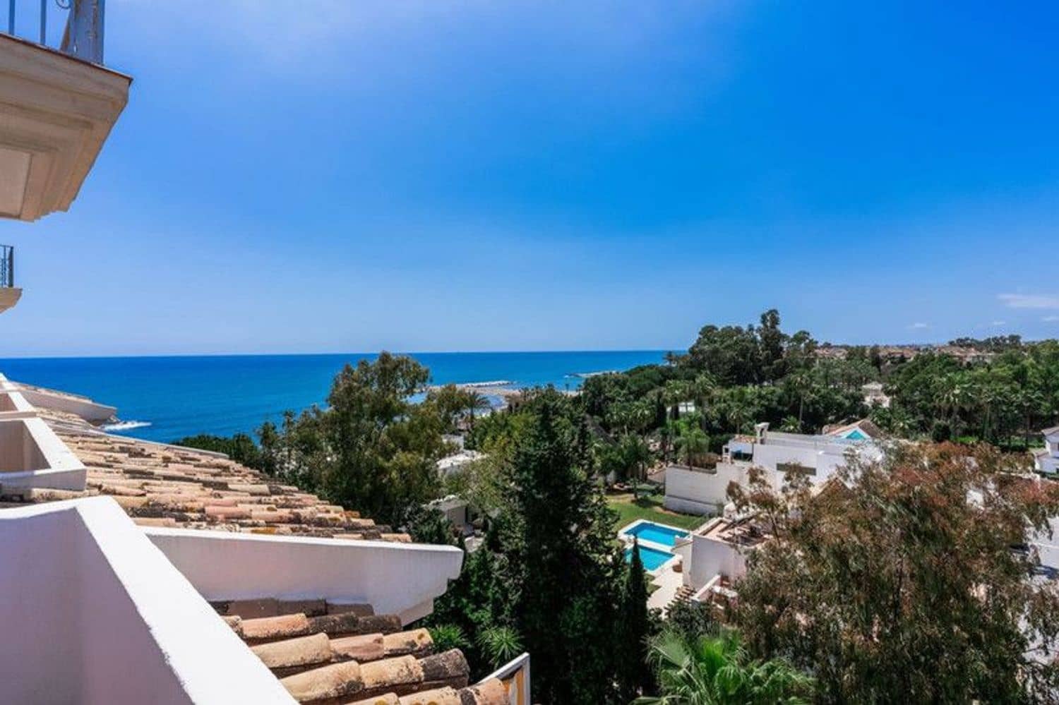 3 chambre Appartement à vendre à Puerto Banus avec piscine garage - 1 595 000 € (Ref: 8615872)