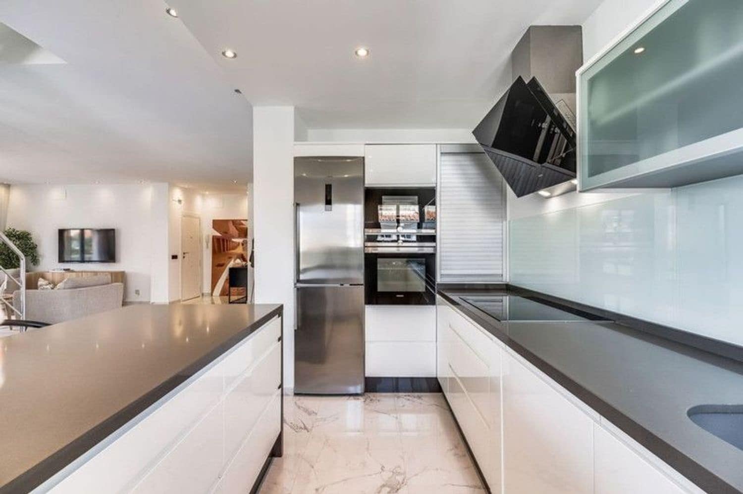 3 chambre Appartement à vendre à Puerto Banus avec piscine garage - 1 595 000 € (Ref: 8615872)