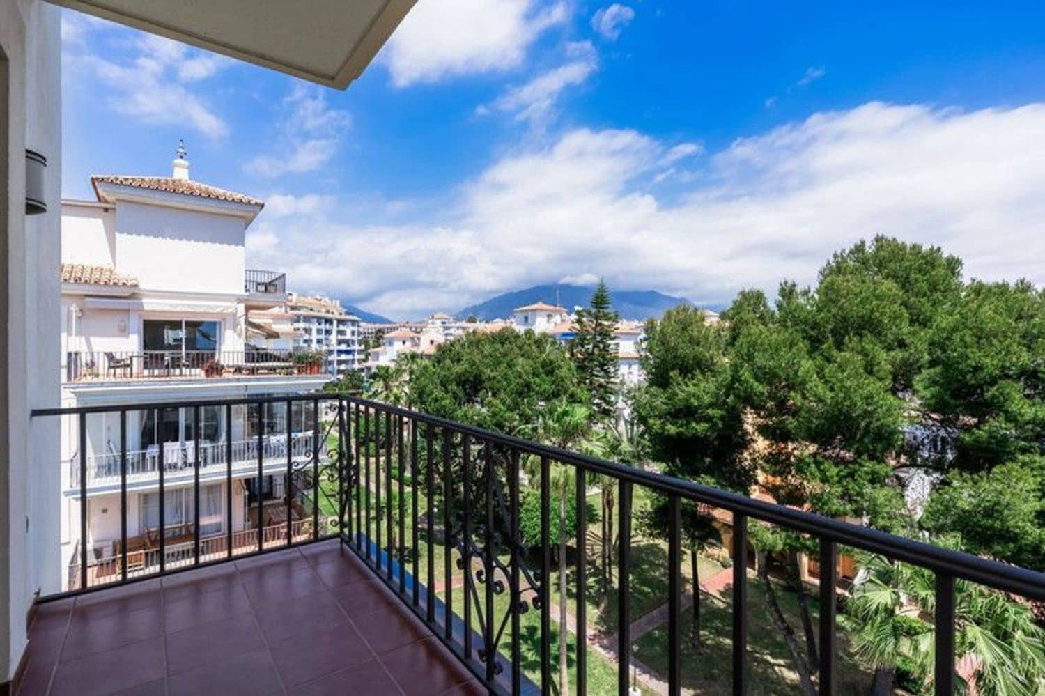 3 chambre Appartement à vendre à Puerto Banus avec piscine garage - 1 595 000 € (Ref: 8615872)