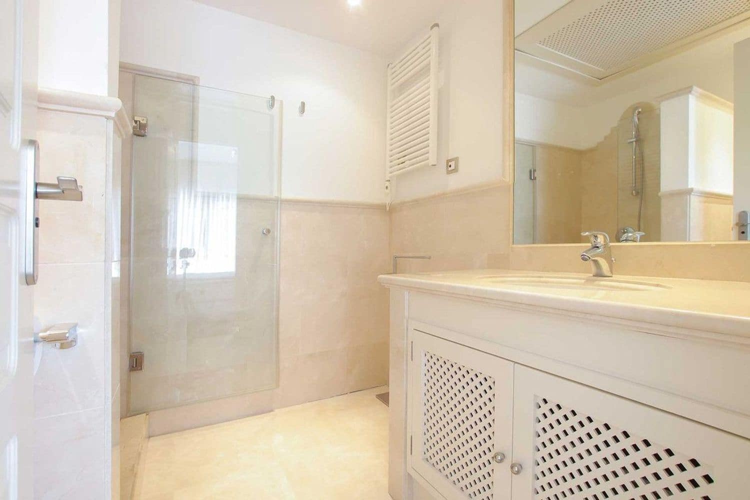3 sovrum Hus till salu i Benahavis med pool garage - 745 000 € (Ref: 8615894)
