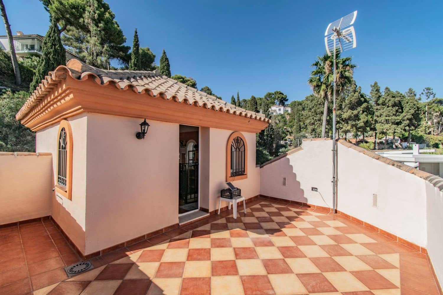 5 sypialnia Willa na sprzedaż w Marbella z basenem garażem - 2 300 000 € (Ref: 8615927)