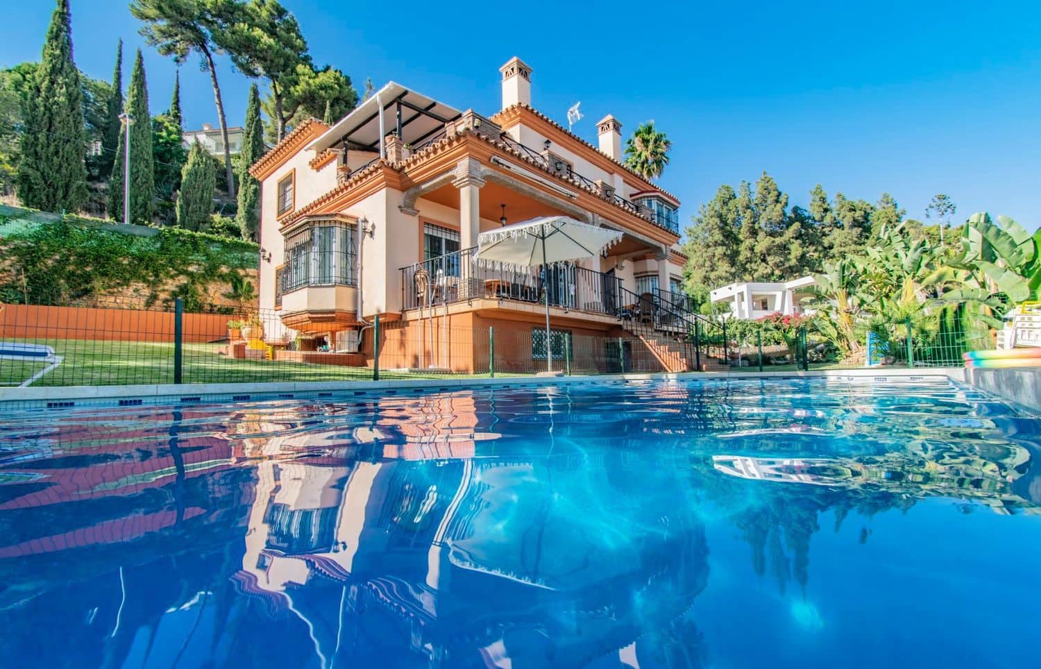 5 sypialnia Willa na sprzedaż w Marbella z basenem garażem - 2 300 000 € (Ref: 8615927)