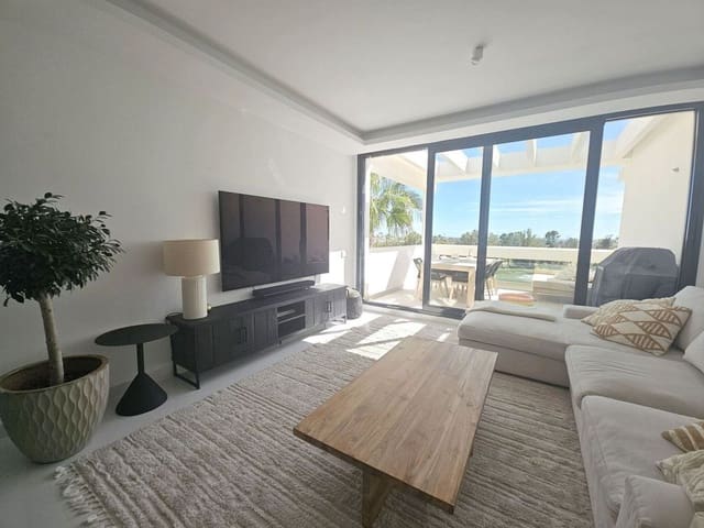 Apartamento de 2 habitaciones en Nueva Atalaya, Estepona en venta con piscina garaje - 799.000 € (Ref: 8645856)