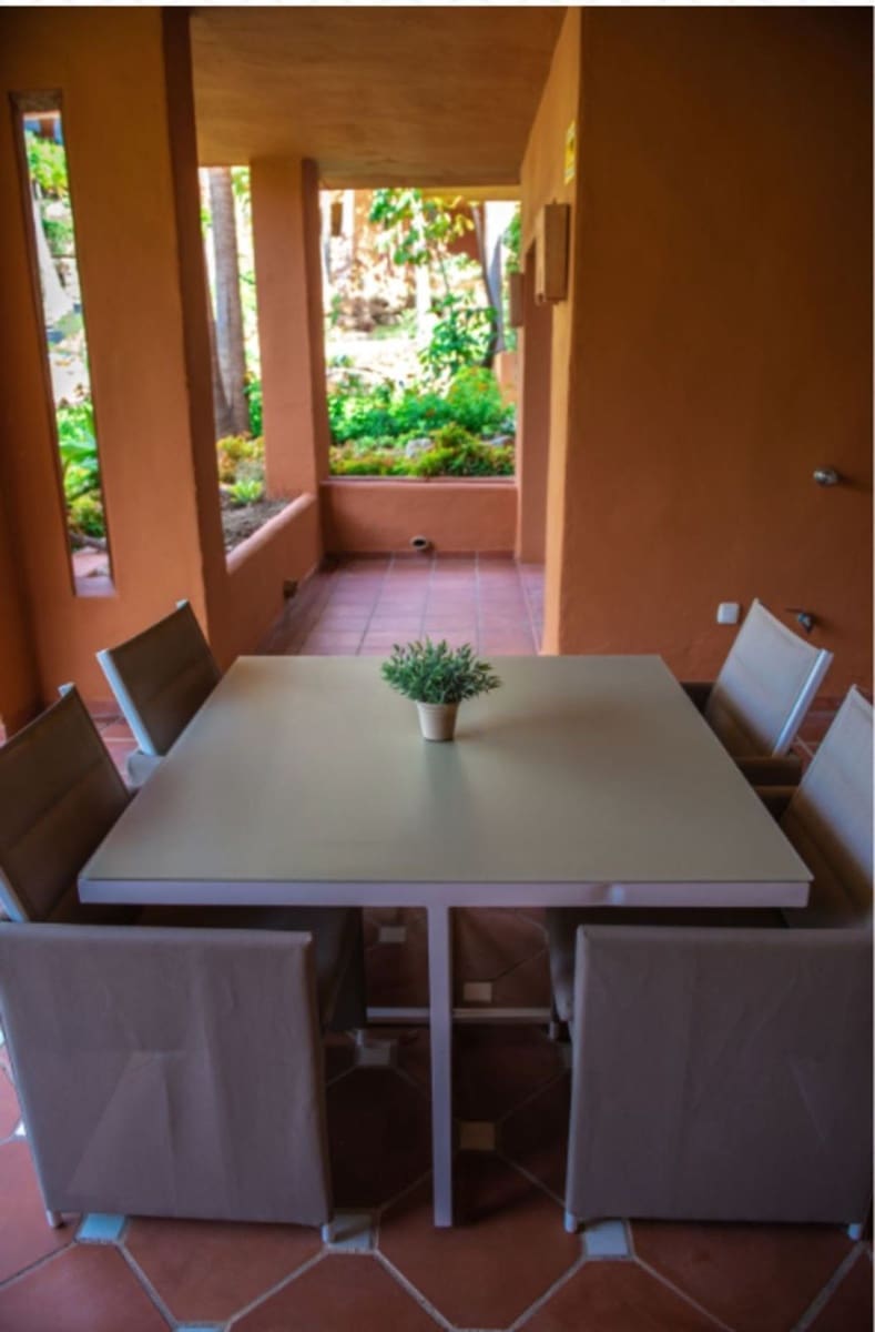 2 soverom Leilighet til salgs i Nueva Andalucia med svømmebasseng garasje - € 565 000 (Ref: 8694610)