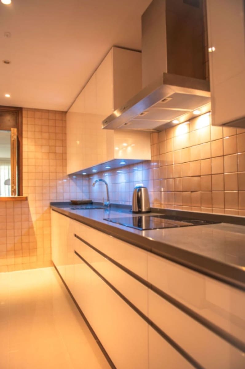 2 soverom Leilighet til salgs i Nueva Andalucia med svømmebasseng garasje - € 565 000 (Ref: 8694610)