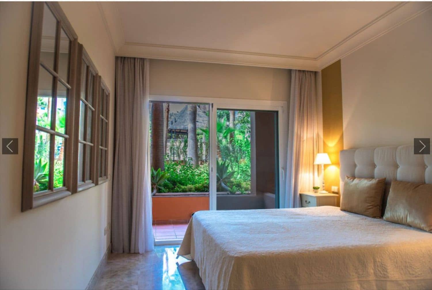 2 soverom Leilighet til salgs i Nueva Andalucia med svømmebasseng garasje - € 565 000 (Ref: 8694610)