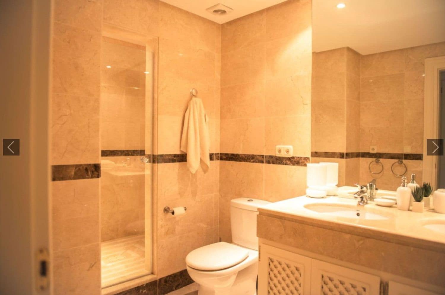 2 soverom Leilighet til salgs i Nueva Andalucia med svømmebasseng garasje - € 565 000 (Ref: 8694610)