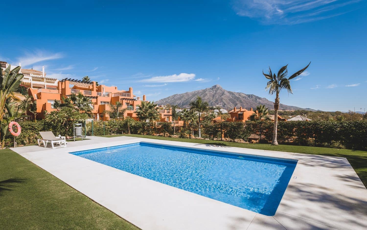 2 soverom Leilighet til salgs i Nueva Andalucia med svømmebasseng garasje - € 565 000 (Ref: 8694610)