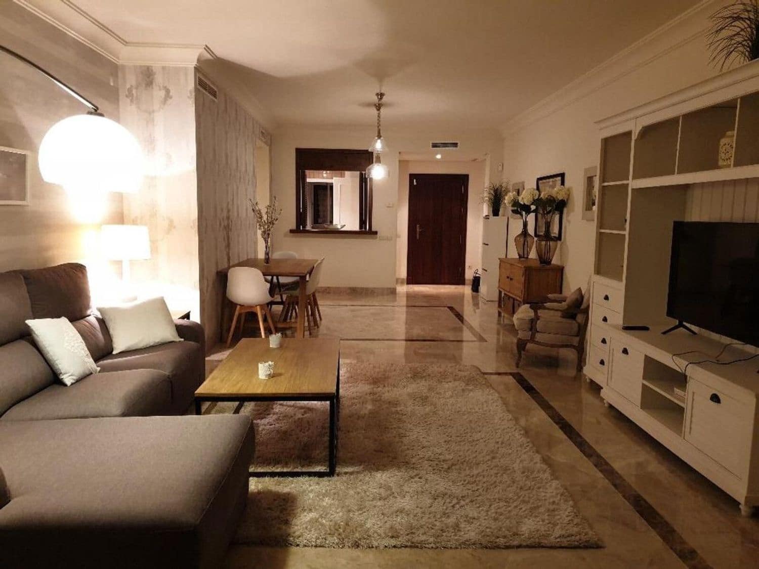 2 soverom Leilighet til salgs i Nueva Andalucia med svømmebasseng garasje - € 565 000 (Ref: 8694610)